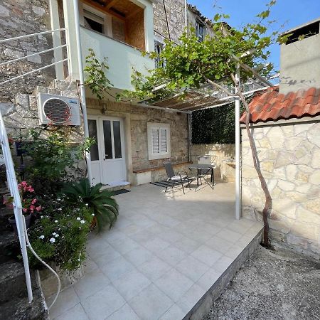 Studio Apartment Klaric Vis Bagian luar foto