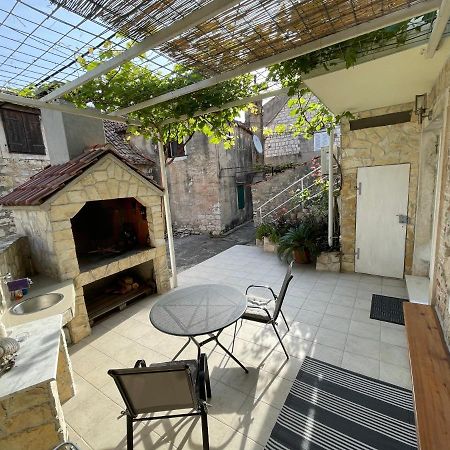Studio Apartment Klaric Vis Bagian luar foto