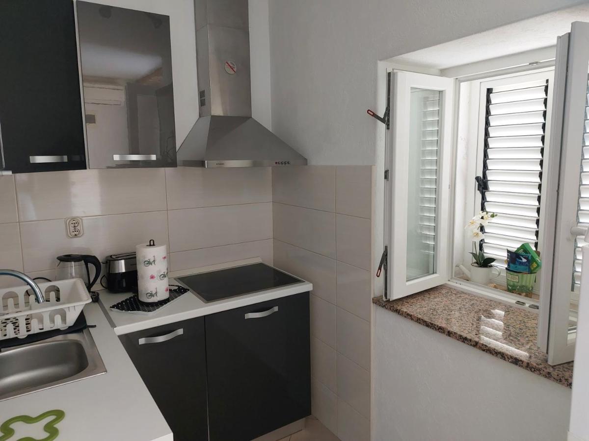 Studio Apartment Klaric Vis Bagian luar foto