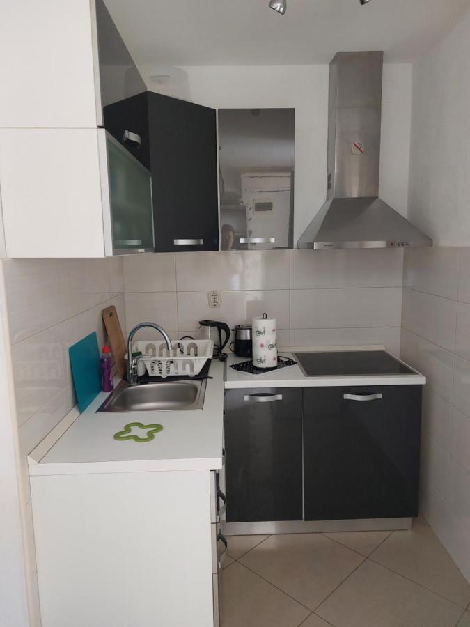 Studio Apartment Klaric Vis Bagian luar foto