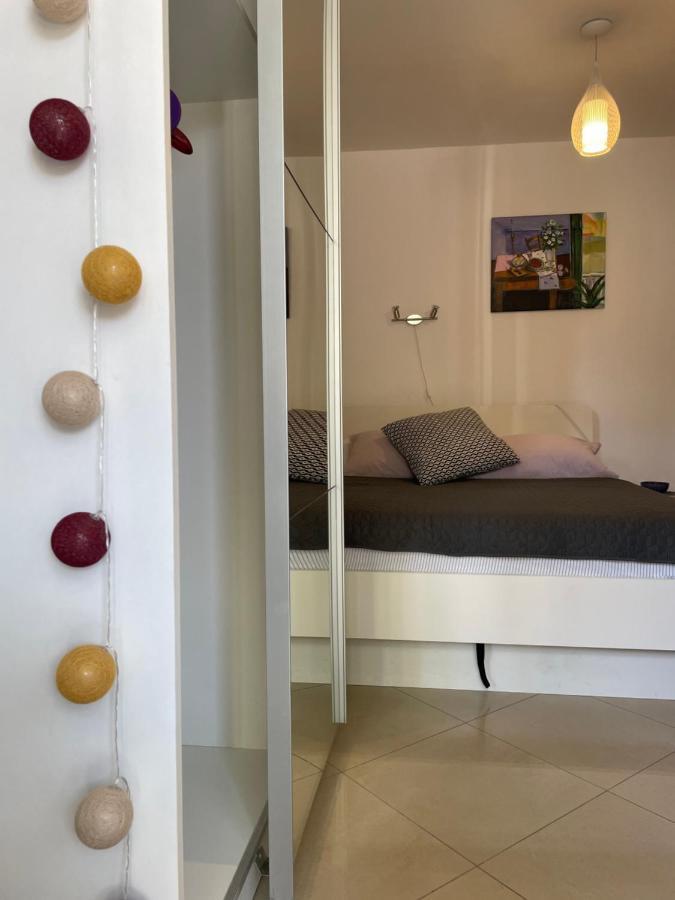 Studio Apartment Klaric Vis Bagian luar foto