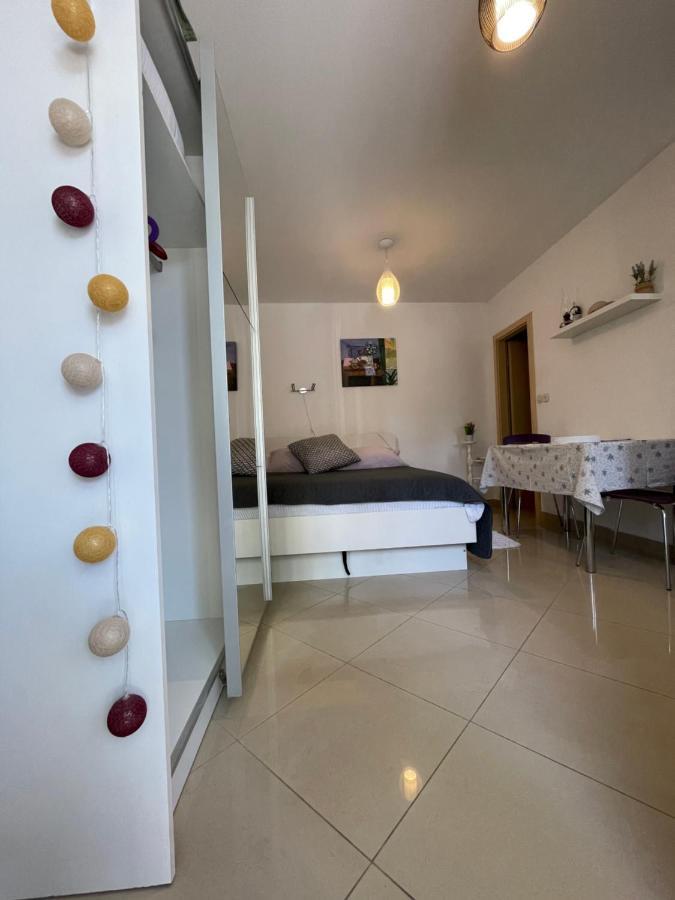 Studio Apartment Klaric Vis Bagian luar foto