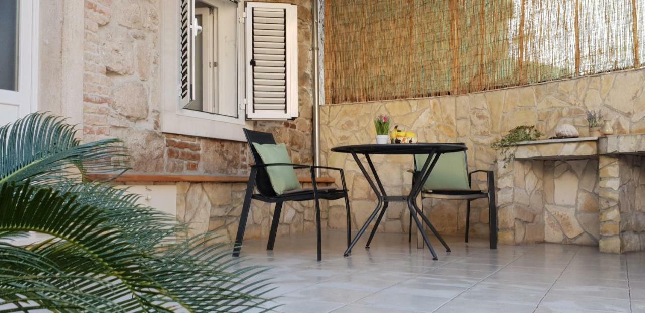 Studio Apartment Klaric Vis Bagian luar foto